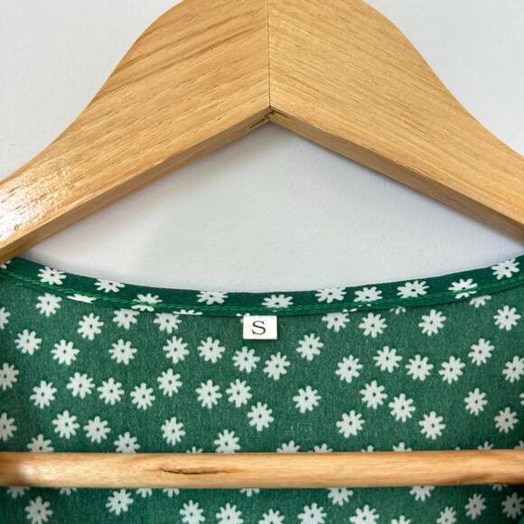 Daisy Print Short Sleeve Wrap Dress Green S - Picture 6 of 9